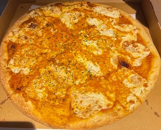 VODKA SAUCE W/ FRESH MOZZARELLA PIZZA 18".